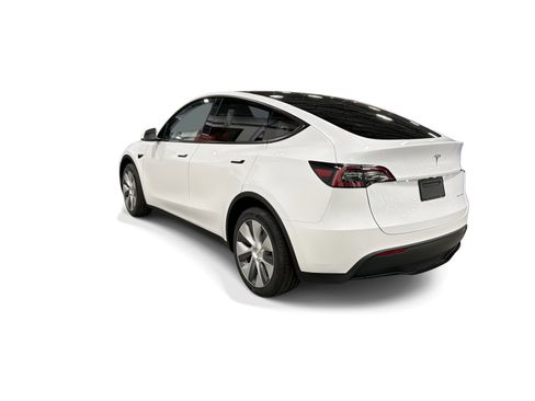 Certified 2023 Tesla Model Y Long Range AWD/4WD image 4