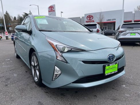 Used 2016 Toyota Prius Four Touring image 1