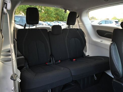 Used 2021 Chrysler Voyager LX FWD image 38