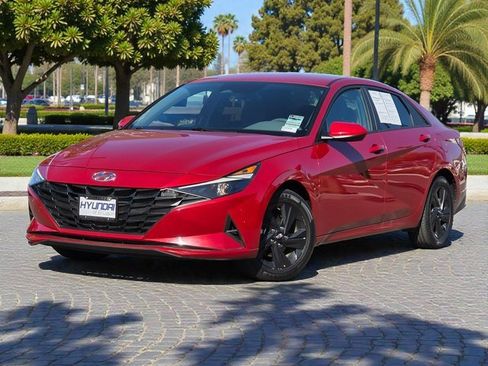 Used 2023 Hyundai Elantra SEL w/ Cargo Package image 2