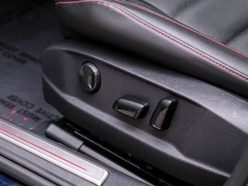 Used 2017 Volkswagen GTI SE image 33