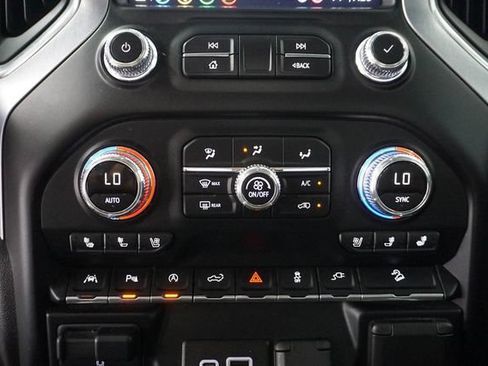 Used 2019 GMC Sierra 1500 SLT w/ SLT Premium Plus Package AWD/4WD image 18