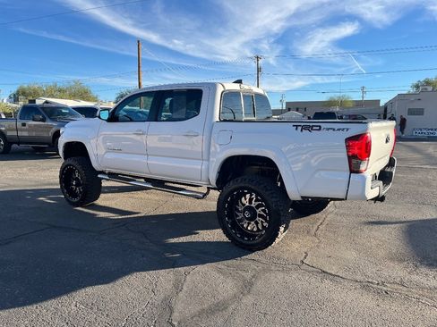 Used 2016 Toyota Tacoma TRD Sport image 8