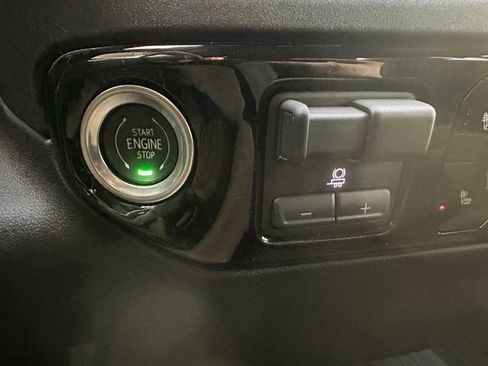 Used 2024 GMC Sierra 1500 SLE w/ Preferred Package image 33