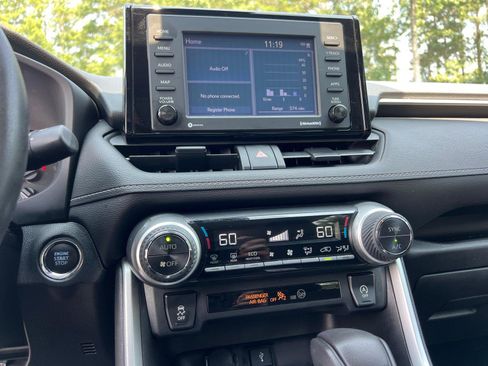 Used 2020 Toyota RAV4 XLE w/ Convenience Package FWD image 29