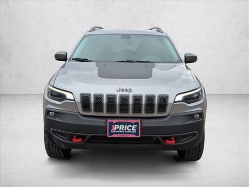 Used 2020 Jeep Cherokee Trailhawk image 2