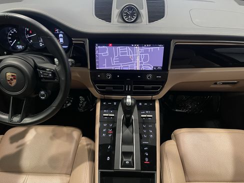 Used 2024 Porsche Macan image 18