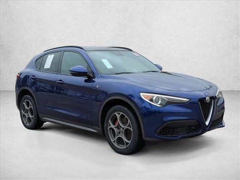 Used 2022 Alfa Romeo Stelvio Ti image 3