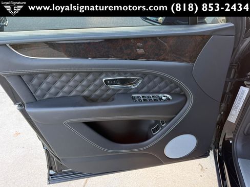 Used 2021 Bentley Bentayga image 21