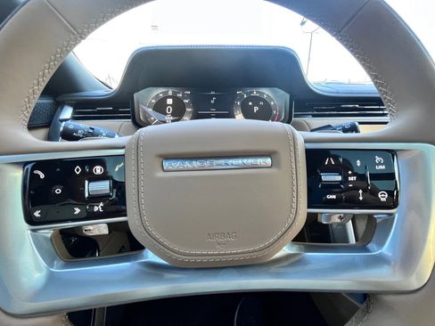 Used 2025 Land Rover Range Rover Long Wheelbase Autobiography image 30