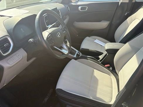 Used 2023 Hyundai Venue SEL FWD image 12