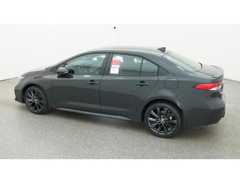 Used 2026 Toyota Corolla SE FWD image 5