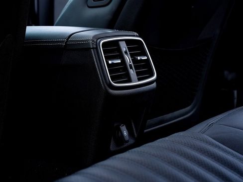 Used 2021 Genesis G70 2.0T w/ Elite Package image 18