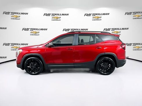 Used 2023 GMC Terrain SLE w/ Driver Convenience Package FWD image 4