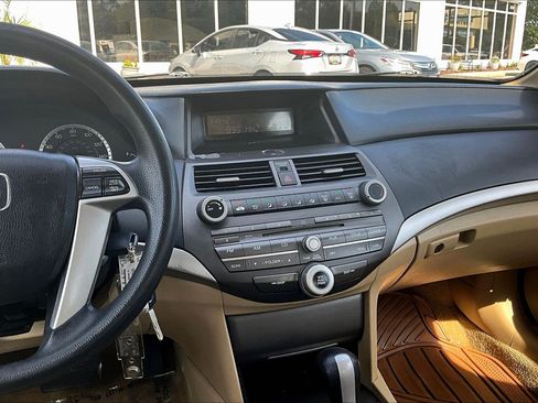 Used 2011 Honda Accord LX-P image 6