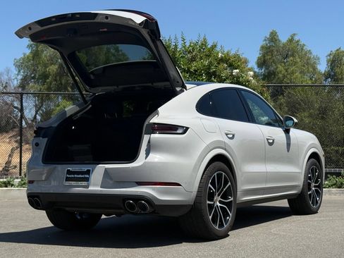 Used 2025 Porsche Cayenne Coupe AWD/4WD image 31