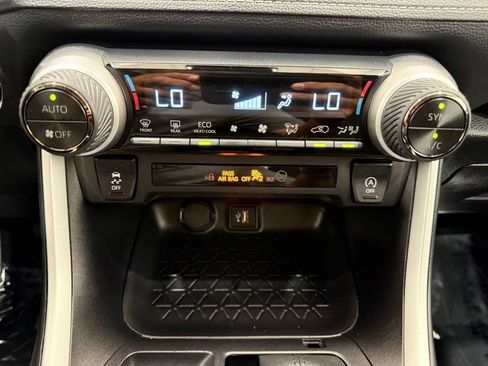 Used 2025 Toyota RAV4 XLE FWD image 34