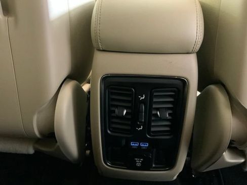 Used 2020 Jeep Grand Cherokee Limited AWD/4WD image 30