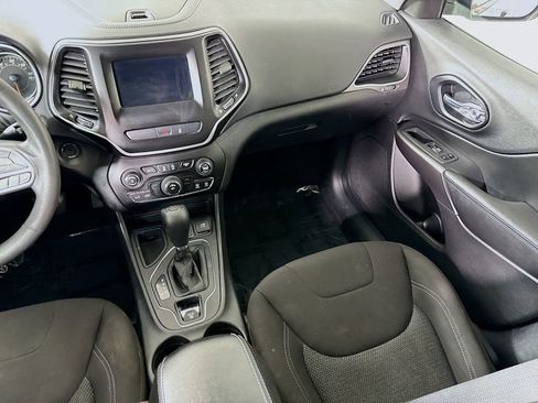 Used 2021 Jeep Cherokee Latitude FWD image 25