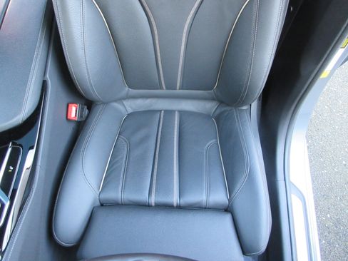 Used 2023 BMW 540i w/ M Sport Package image 9