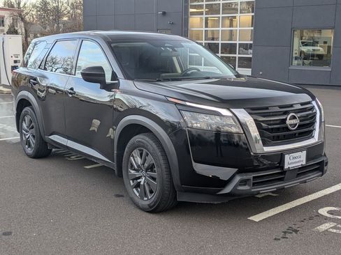 Used 2024 Nissan Pathfinder S w/ Cargo Package image 3