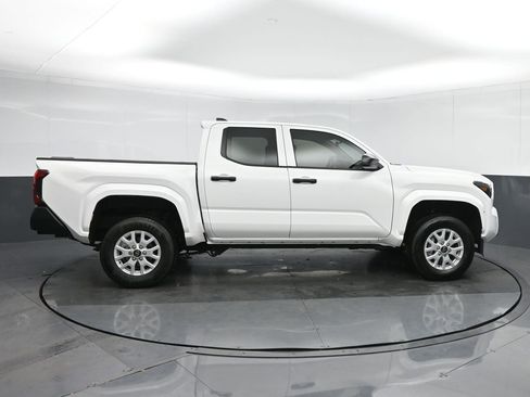Used 2025 Toyota Tacoma SR image 8