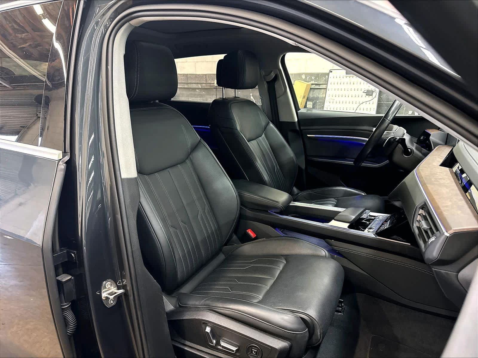 Used 2019 Audi e-tron Prestige w/ Prestige Package AWD/4WD image 10