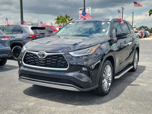 Used 2024 Toyota Highlander Platinum FWD image 5