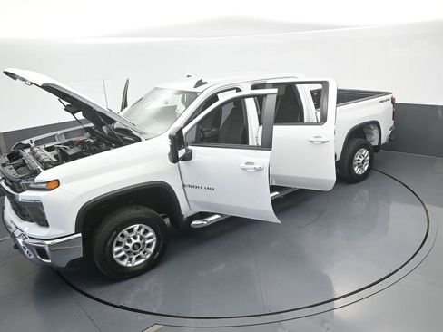 Used 2024 Chevrolet Silverado 2500 LT w/ Convenience Package image 69