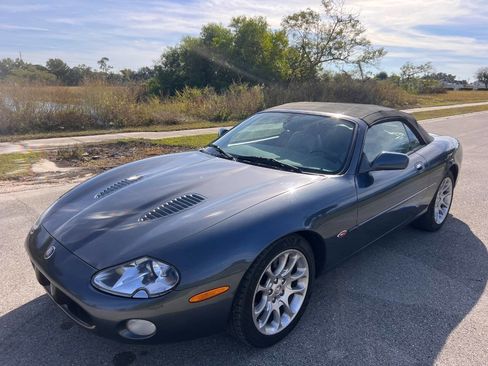 Used 2001 Jaguar XK8 Convertible image 3