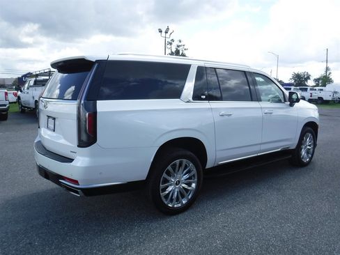 Used 2023 Cadillac Escalade ESV Premium Luxury image 2