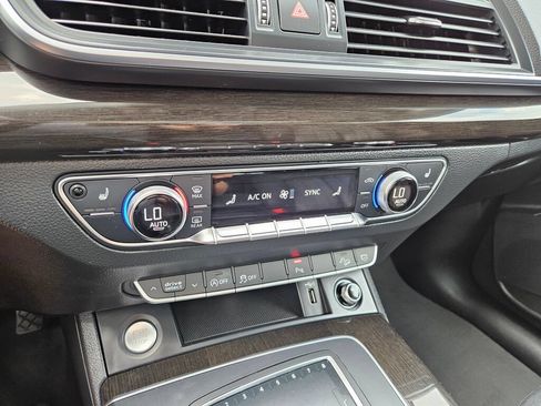 Used 2018 Audi Q5 2.0T Premium Plus w/ Premium Plus Package AWD/4WD image 24