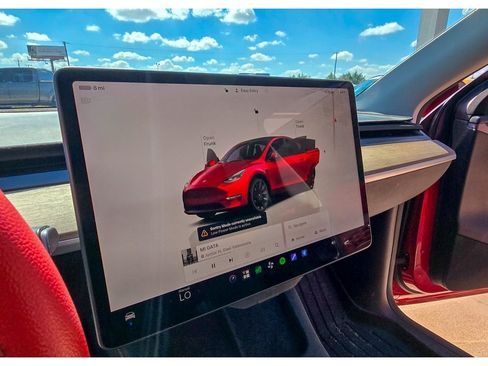 Used 2024 Tesla Model Y Long Range AWD/4WD image 17