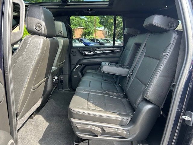 Used 2021 GMC Yukon XL Denali w/ Denali Premium Package AWD/4WD image 15