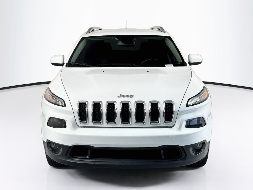 Used 2017 Jeep Cherokee Latitude w/ Cold Weather Group AWD/4WD image 2