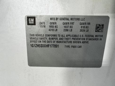 Used 2017 Chevrolet Malibu Premier FWD image 21