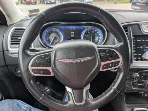 Used 2021 Chrysler 300 Touring L RWD image 17