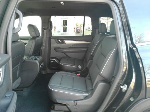 Used 2025 Buick Enclave Preferred image 17