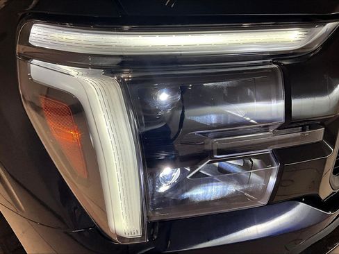 Used 2025 Ford F150 Lariat AWD/4WD image 32