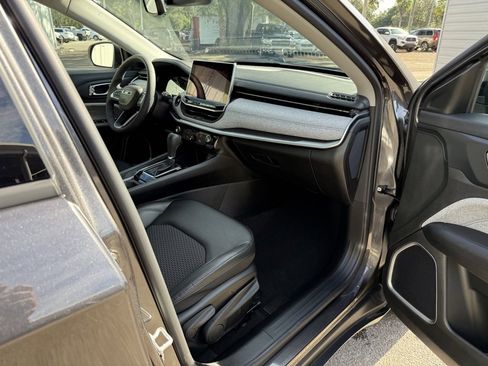 Used 2022 Jeep Compass Latitude image 25