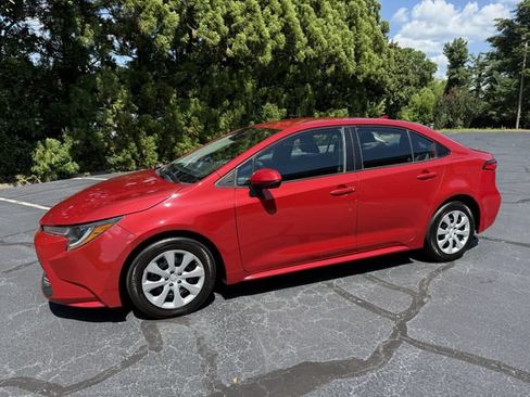 Used 2020 Toyota Corolla LE w/ Carpet Mat Package (TMS) FWD image 2