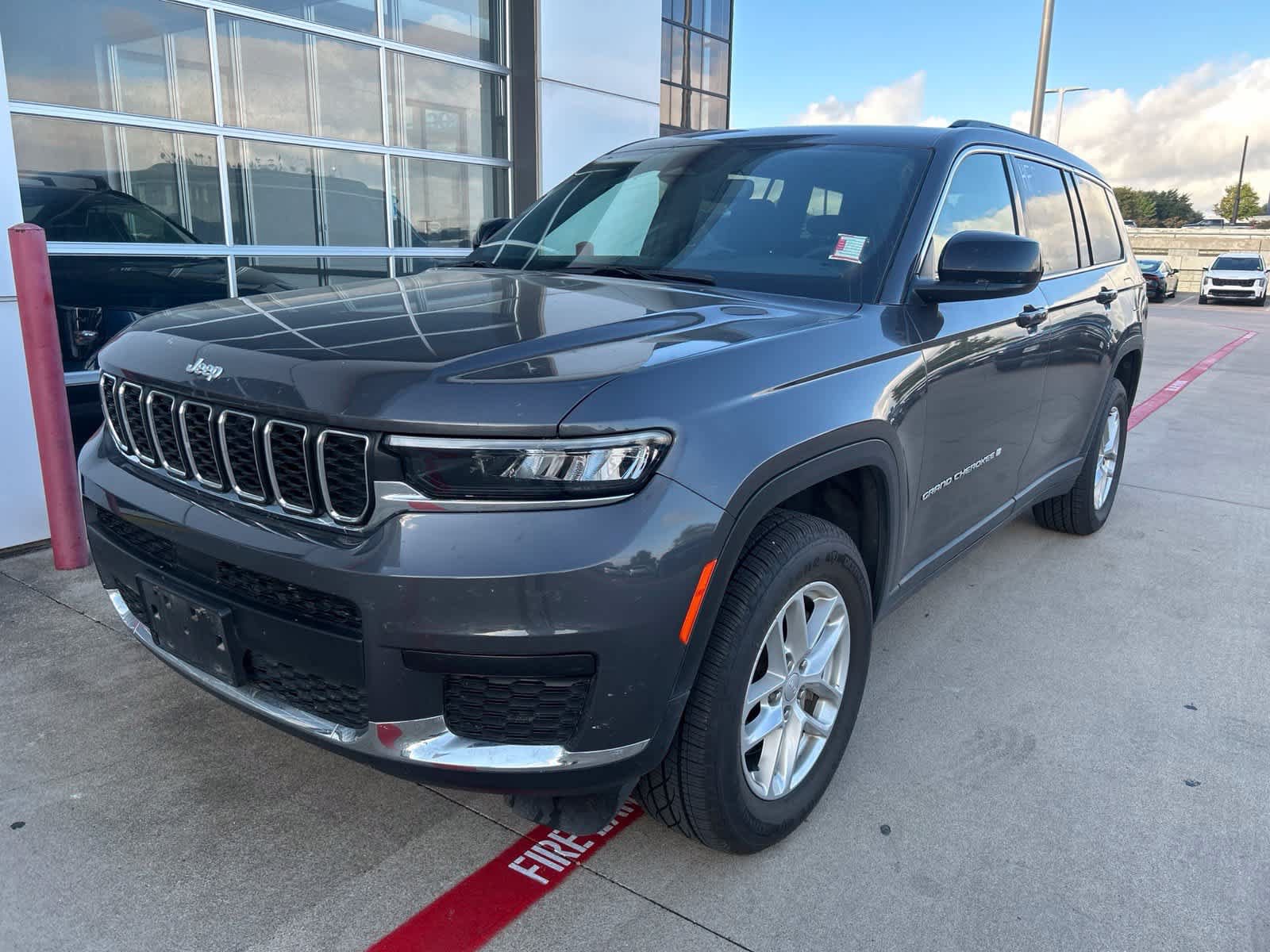 Used 2024 Jeep Grand Cherokee L Laredo RWD image 1