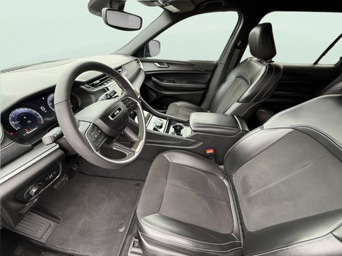 Used 2024 Jeep Grand Cherokee L Laredo image 9