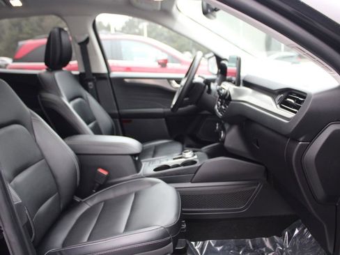 Used 2022 Ford Escape Titanium w/ Class II Trailer Tow Package image 13