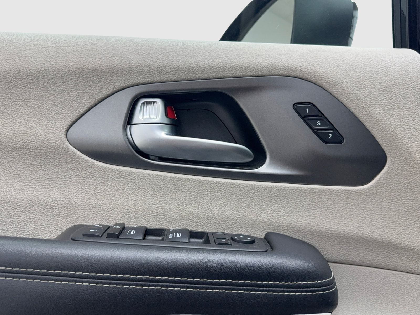 Used 2023 Chrysler Pacifica Touring-L FWD image 20