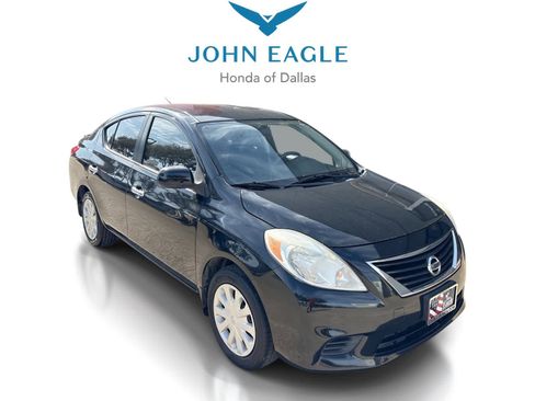 Used 2013 Nissan Versa SV image 1