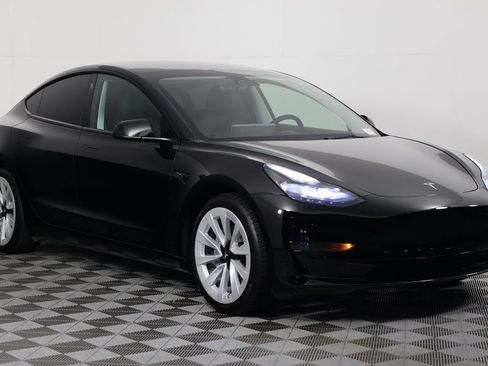 Used 2023 Tesla Model 3 Standard Range RWD image 3