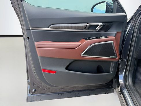 Used 2025 Kia Telluride SX w/ SX Captain's Chair Package FWD image 23
