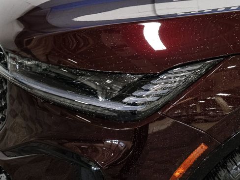 Used 2025 Lincoln Nautilus Reserve w/ Jet Appearance Package image 14