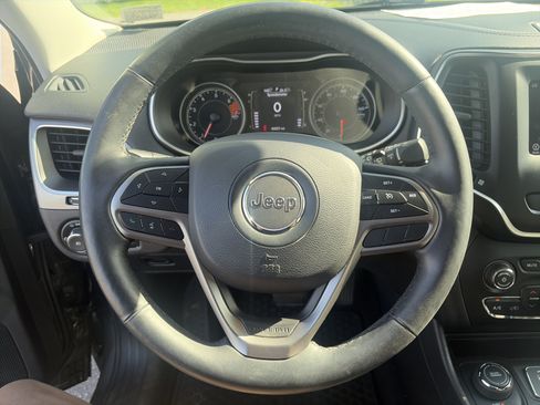 Used 2019 Jeep Cherokee Latitude Plus w/ Comfort/Convenience Group AWD/4WD image 27